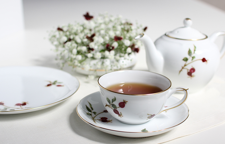 バラの実　カップ＆ソーサー